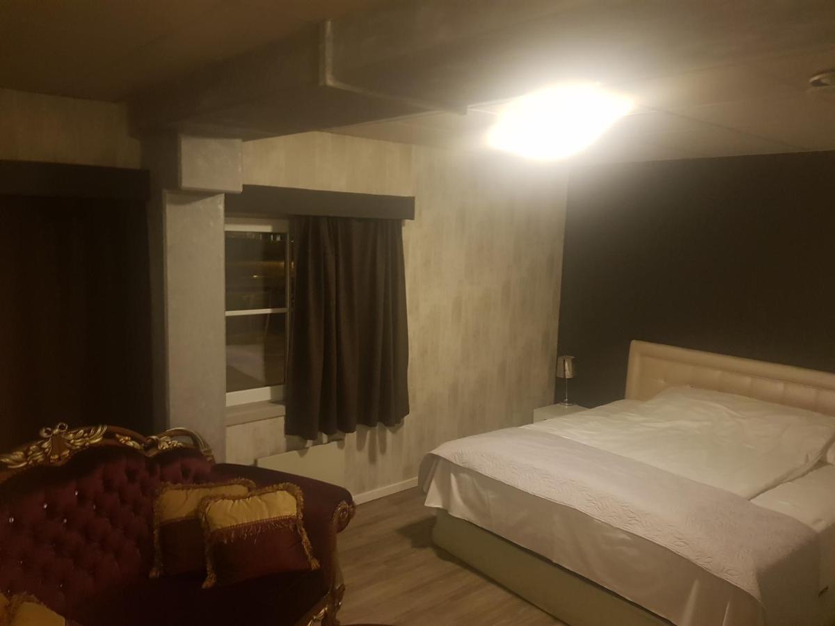 Hotellmilano As มูโชว์น ภายนอก รูปภาพ